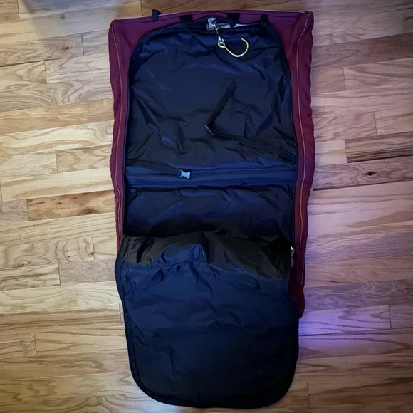 L.L. Bean Garment Bag Burgundy Tan Leather Accents Hanging Travel Bag Vintage